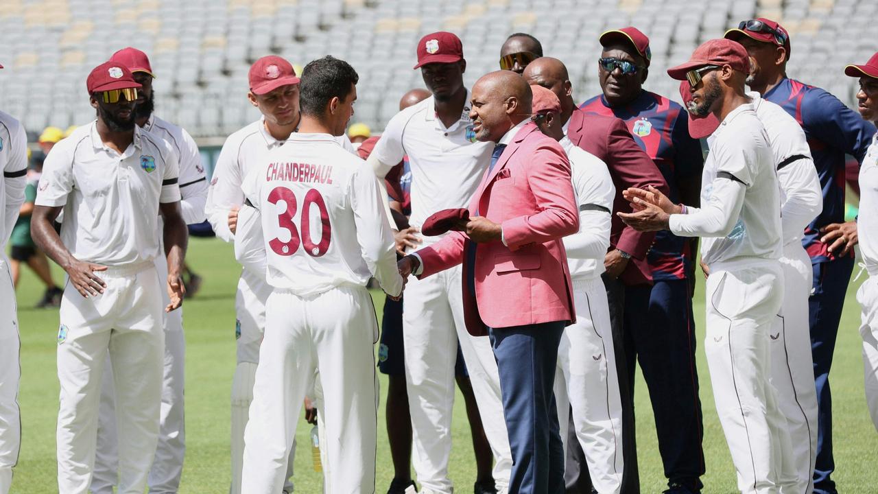 Brian Lara, awards Tagenarine Chanderpaul's with his West Indies Test Baggy Cap